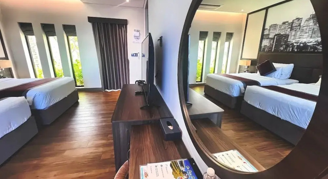 Четырёхместный номер Standard с балконом и с видом на океан Du Parc Resort Mũi Né