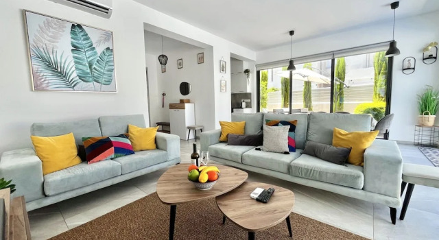 66 PER - Stay Villa Palm, Rezervovat Vila Hotely v Paralimni s parkováním, Parkování