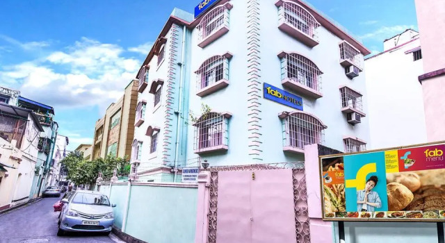 Hotel Calwien, Забронировать Отель Баллигандж Калькутта
