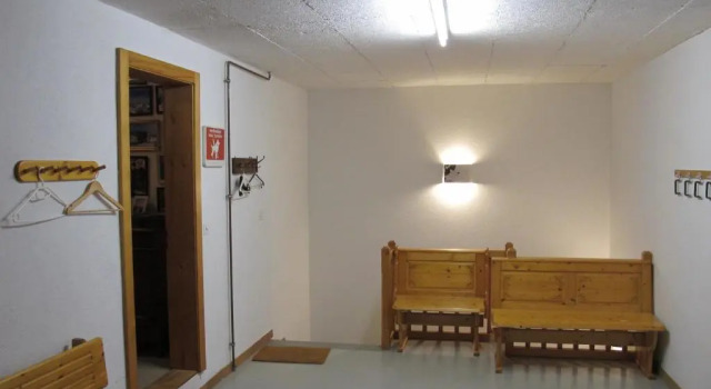 Chalet GISELE NEND102, Prenota Chalet Hotel a Canton Vallese con parcheggio, Parcheggio