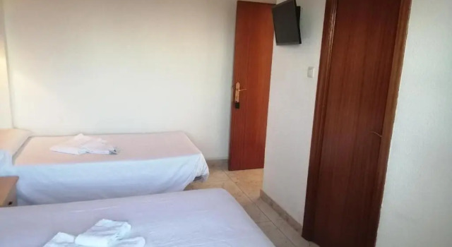Hostal Jaime I, Забронировать Отель Отели в центре Уэска с завтраком, отели в центре Уэска с завтраком
