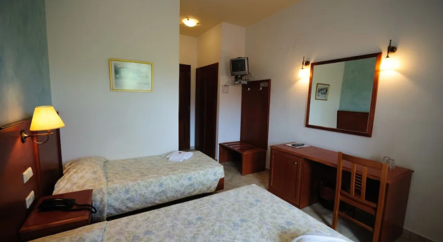 Трёхместный номер Standard c 1 комнатой с балконом и с видом на сад Hotel Marina Village