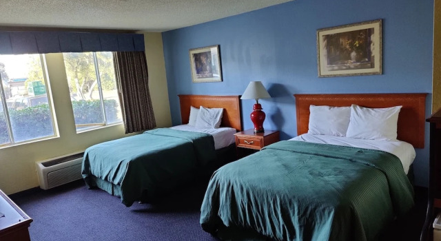 Четырёхместный номер Standard Stockton Inn
