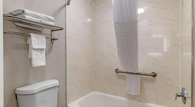 Четырёхместный номер Standard Quality Inn Newnan - Atlanta South