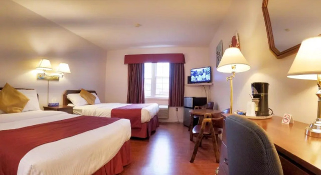 Четырёхместный номер Standard Sherwood Inn and Motel Charlottetown