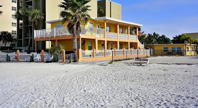 Misty Isles Redington Beachfront Suite 4