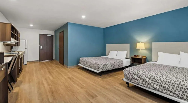 Четырёхместный номер Standard Woodspring Suites Loves Park Rockford