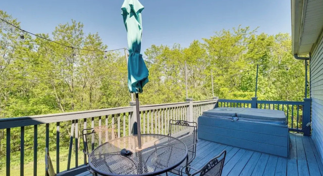 Коттедж с 3 комнатами с балконом Cozy Resort-style Escape on Taylorsville Lake!