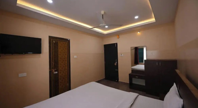 Goroomgo New Moon Inn Puri1024