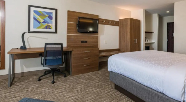 Номер Executive Holiday Inn Express Hotel & Suites Swansea by IHG