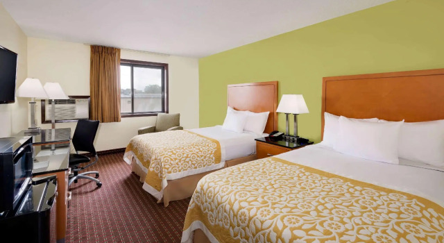 Четырёхместный люкс Days Inn by Wyndham Fort Dodge