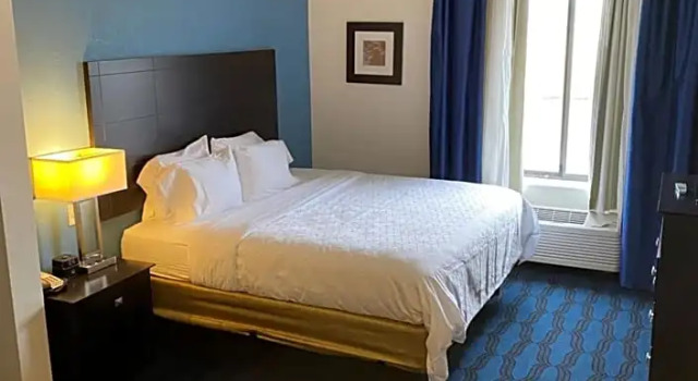 Люкс Holiday Inn Express St. Louis Arpt Maryland Hgts