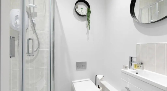 Апартаменты Elliot Oliver - Luxury 2 Bedroom Regency Apartment With Parking & EV Charger
