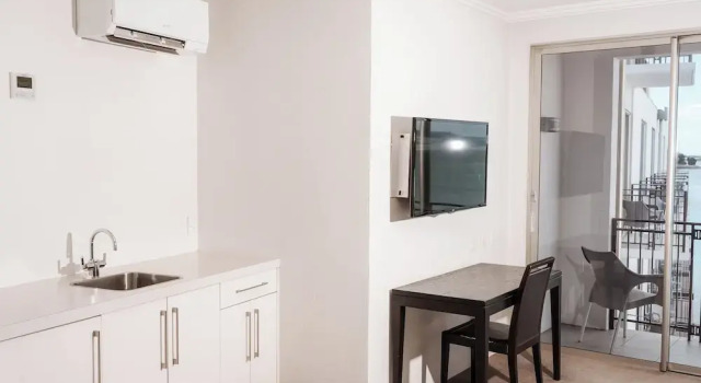 Номер Standard с 2 комнатами с балконом и с видом на бассейн Trinity Wharf Tauranga