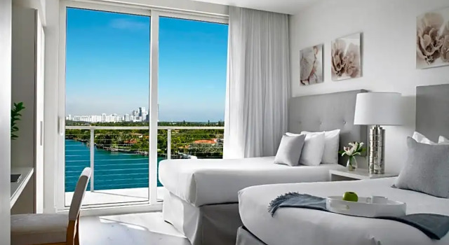 Люкс с видом на воду Grand Beach Hotel Bay Harbor
