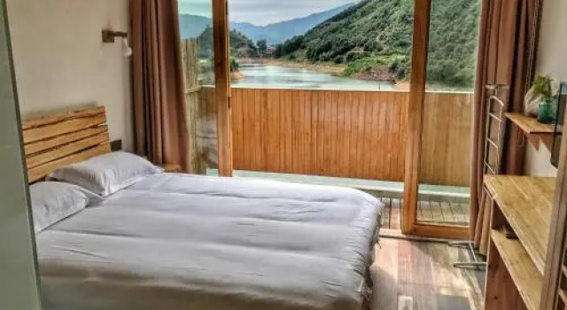 The Lake View Deyishe Resort in Thousand Island Lake, Book Ferieresort Resorthoteller i Chun'an, Ferieresort