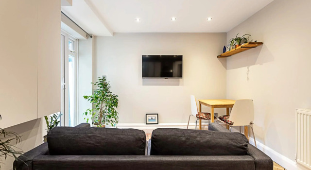 Cosy Garden Flat in Prestigious Residential Area, Varaa Huoneisto Asunnot kohteessa Merseyside, Huoneisto