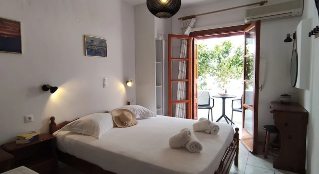 Двухместный номер Standard с балконом Kapetanos Rooms
