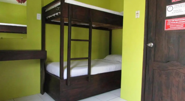 Кровать в общем номере (мужской номер) Dreamkapture Hostel close to the airport and bus terminal