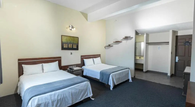 Четырёхместный номер Standard Hotel Plaza del Arco - Monterrey