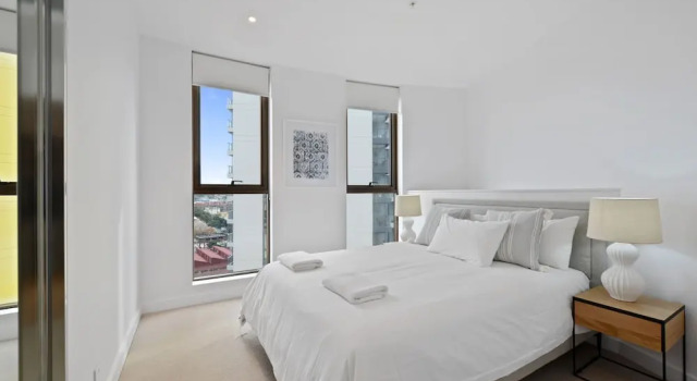 HomeHotel Extreme Luxury Apt next to Mall & Train