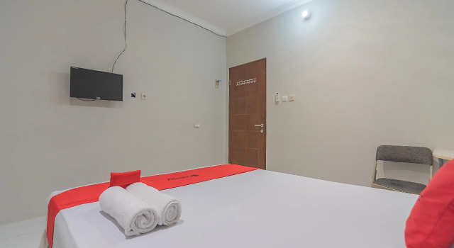 RedDoorz Plus @ Bukit Cinta Street