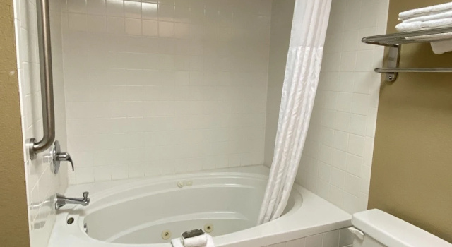 Двухместный люкс Country Inn & Suites by Radisson, Dunn I-95