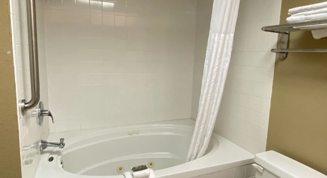 Двухместный люкс Country Inn & Suites by Radisson, Dunn I-95