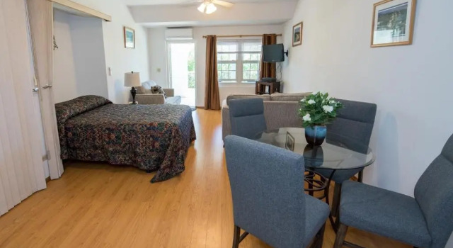 Студия Windsong Guest Apartments