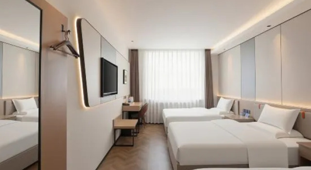 Кровать в общем номере Wangjiang Holiday Hotel (Heihe Heilongjiang Riverside Branch)