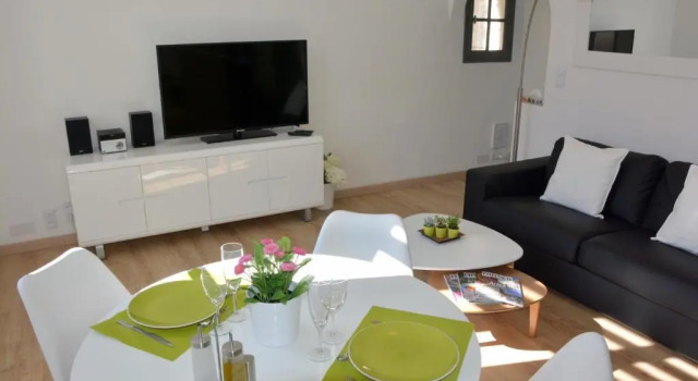 Arles Hideaway - Le Duplex des Arènes, Забронировать Отель Отели Арля с парковкой, Парковка