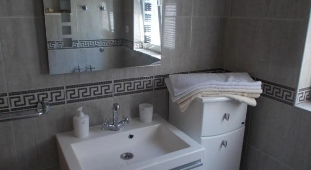 Апартаменты с 3 комнатами с балконом и с видом на море Apartments Sutorina