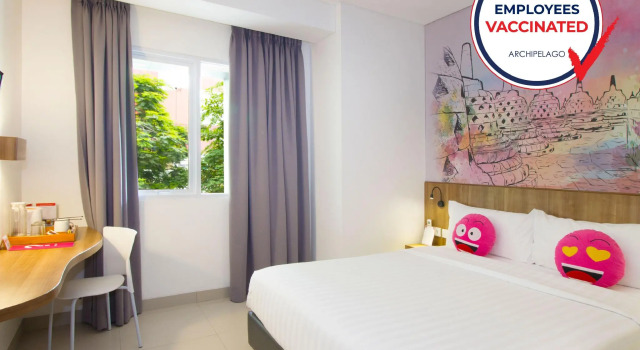 Кровать в общем номере favehotel Melawai