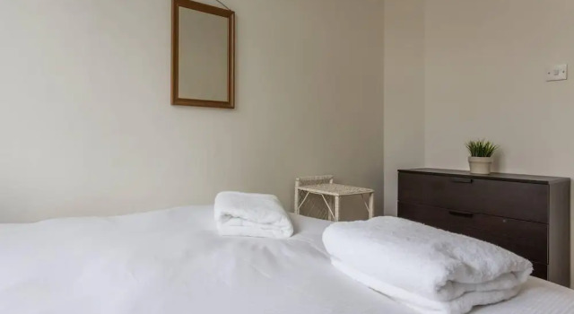 Spacious 2BR flat in Putney, Забронировать Отель Отели Англии 3 звезды, 3*