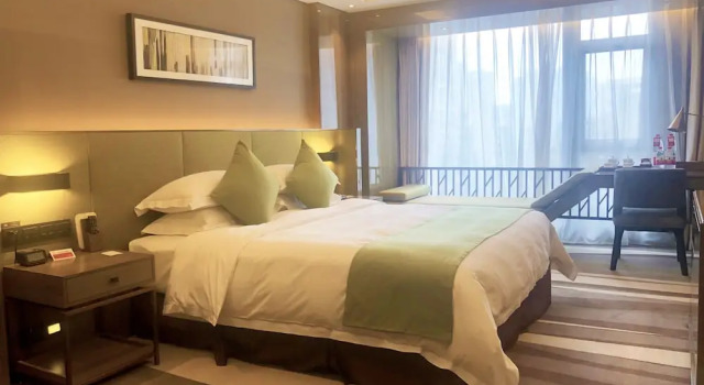 Номер Platinum Leshan Ramada Hotel