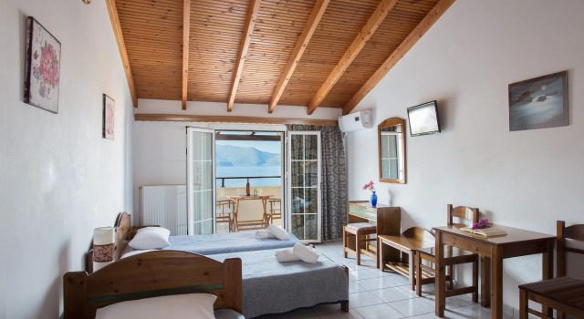 Malvasia Corner Studios - ex Romeos House, Prenota Affittacamere Hotel a Peloponneso con parcheggio, Parcheggio