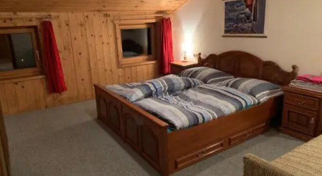 Mountain Blast Guest House, Rezerwuj Pensjonat Hotele w Tyrol z parkingiem, Parking