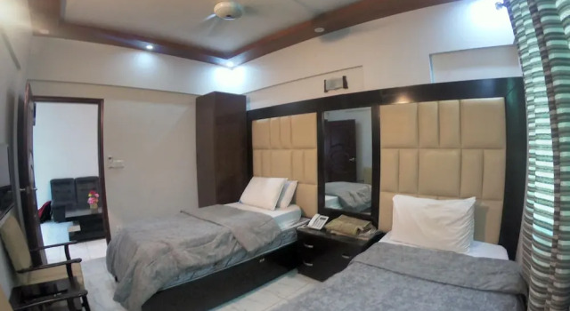 Stayflix Entire Private Room, DHA
