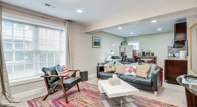 Pet-friendly DC Area Condo w/ Yard!, Réserver Hôtel Colesville États-Unis
