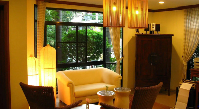 Napa Place Bed & Breakfast, Забронировать Отель Отели Бангкока с парковкой, рядом с Торговый комплекс Эмпориум, Парковка