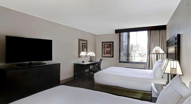 Четырёхместный номер Standard DoubleTree by Hilton Phoenix- Tempe