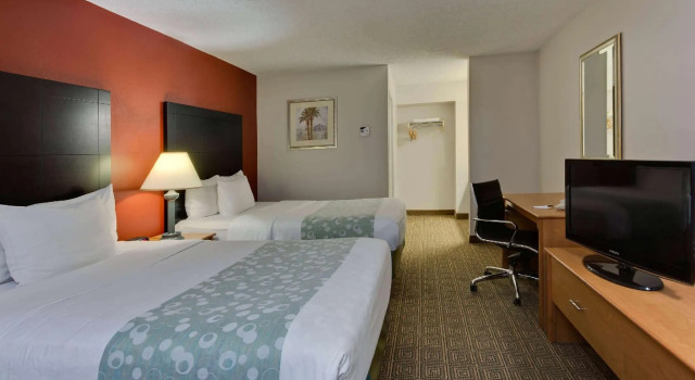 Четырёхместный номер Standard La Quinta Inn by Wyndham Tampa Near Busch Gardens