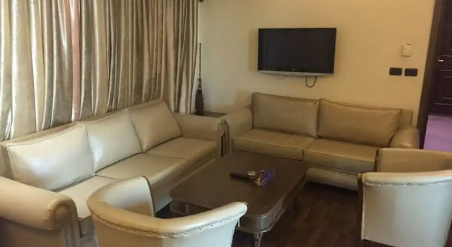 Полулюкс Royal Garden Hotel