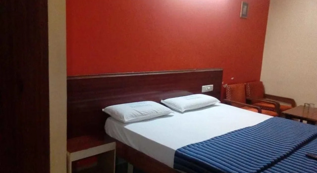 Iroomz Chalukya Residency