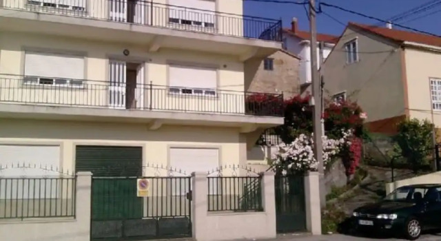 Noia 100030 3 Bedroom Apartment by Mo Rentals, Book Apartment Tal Galicia