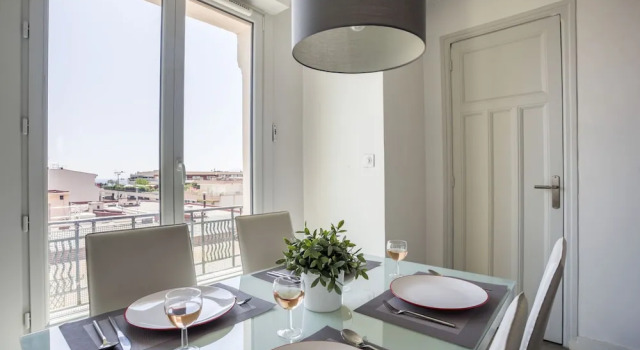 One BDRM large flat central A/C-Congress/Beaches by Weekome