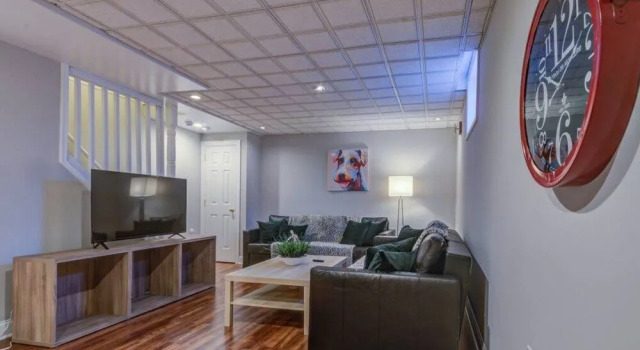 Beautiful modern colonial house 10m to DC, Забронировать Отель Александрия 