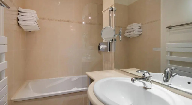 Двухместный номер с видом на сад Hôtel & Spa Les Mouettes