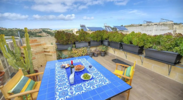 Cozy modernized village house in Munxar with large roof terrace GZ-DVEL1-1, Varaa Hotelli Munxar Gozo