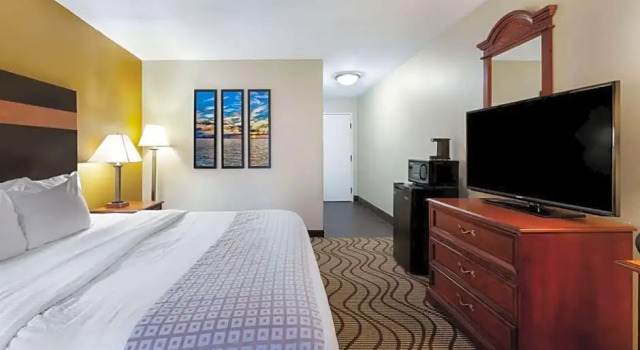 Номер Standard La Quinta Inn by Wyndham Sandusky near Cedar Point